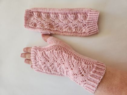 Women's naturally dyed fingerless gloves